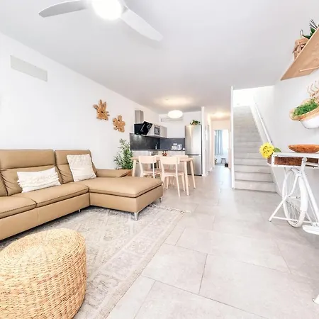 La Islena House - Near The Beach, Air-con, Fast Wifi And Sat Tv By Lanzarote 펜션 *
